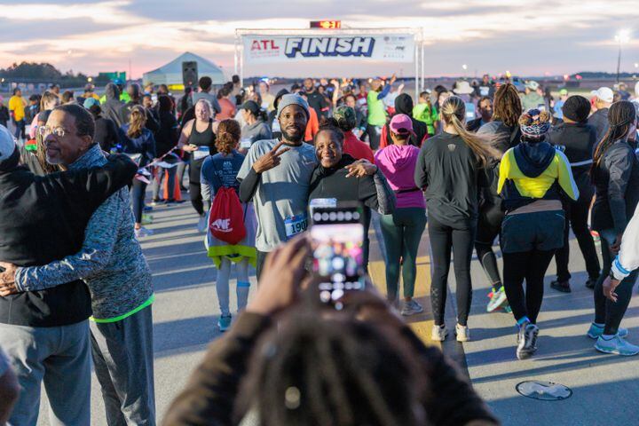 Runners take to Hartsfield-Jackson runway for 5K race
