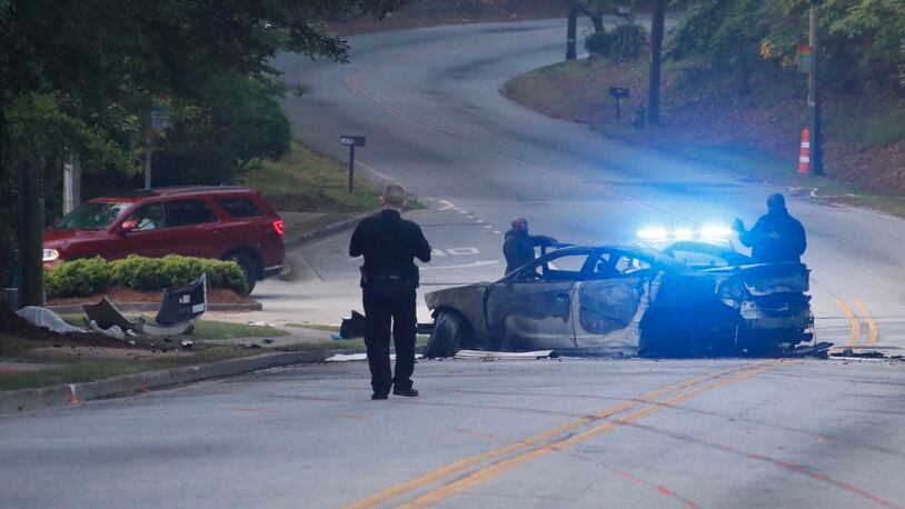 A driver died in a fiery wreck in the City of South Fulton early Thursday morning. (BOB ANDRES/BANDRES@AJC.COM)