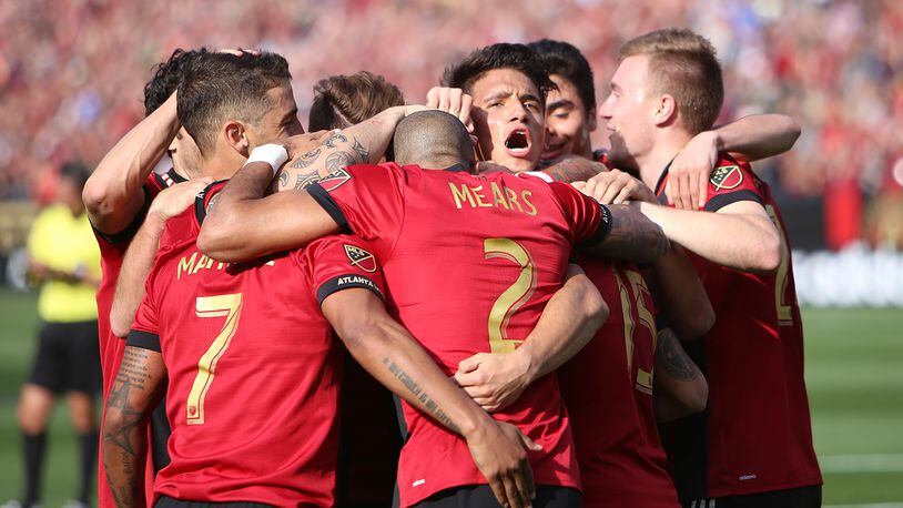 Atlanta United players surround Hector ‘Tito’ Villaba after scoring the third goal for the team. (Miguel Martinez / Mundo Hispanico)