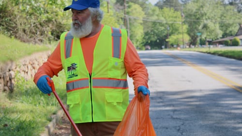 Resident Jeff Padgett picks up litter along South Gordon Road in Mableton as part of a weekly litter cleanup on Saturday, April 22, 2023. (Taylor Croft/taylor.croft@ajc.com)
