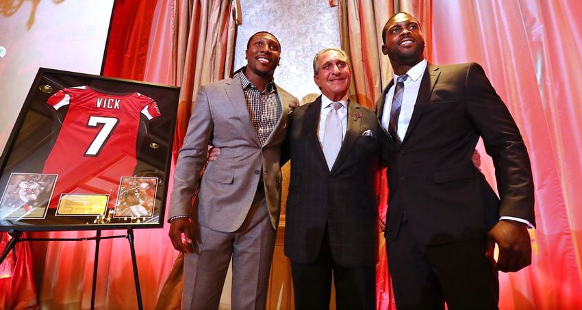 Photos: Falcons honor retirements of Michael Vick, Roddy White