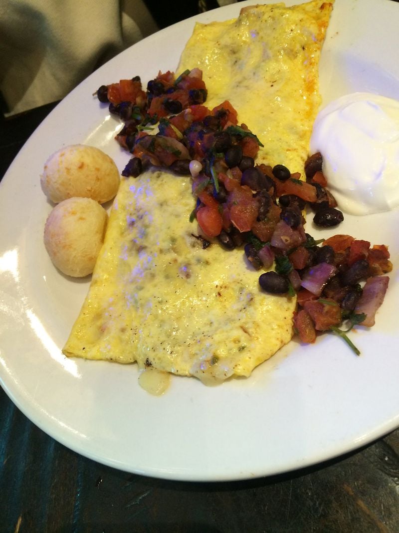 The flavors of Mexico shine in omelet options at No Mas! Cantina. LIGAYA FIGUERAS / LFIGUERAS@AJC.COM