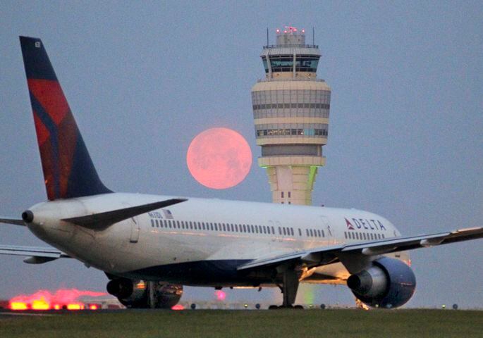 Air traffic controllers, passengers want fatigue addressed