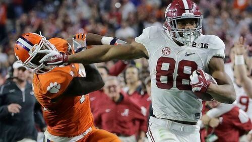 Alabama's O.J. Howard tries to get past Clemson's T.J. Green after a catch during the second half of the NCAA college football playoff championship game Monday, Jan. 11, 2016, in Glendale, Ariz. (AP Photo/David J. Phillip)