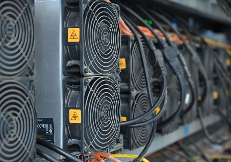 March 30, 2022 College Park - Photo shows inside a unit at Cleanspark Bitcoin Mining Facility in College Park on Wednesday, March 30, 2022. (Hyosub Shin / Hyosub.Shin@ajc.com)
