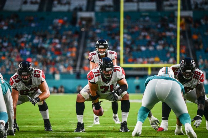 Photos: Falcons stars sit out exhibition with Dolphins