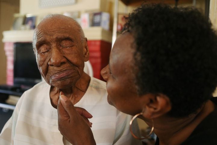Photos: East Atlanta woman, 111, thrilled to meet Michelle Obama