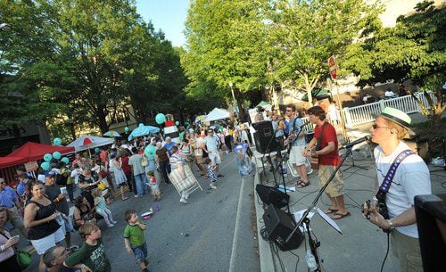 Hundreds enjoy Decatur 'beach'