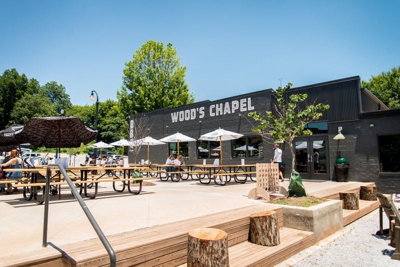 Wood's Chapel BBQ exterior and patio. Photo credit- Mia Yakel.