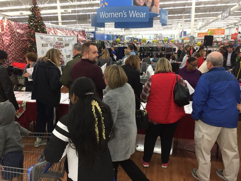  The crowds that Friday afternoon at the Milton Wal-Mart were steady. CREDIT: Rodney Ho/ rho@ajc.com