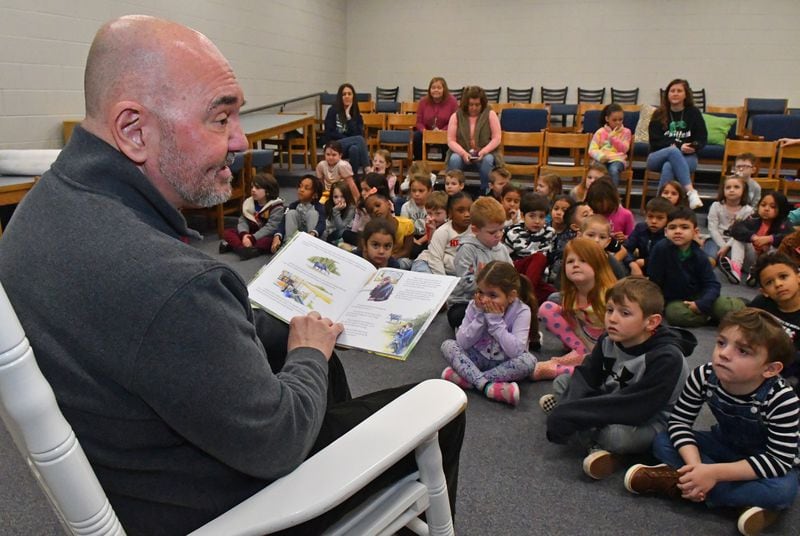 230120 Winder, Ga. Photos for use in AJC Aging in Atlanta story on Emory Medical Writer, John-Manuel Andriote, who’s authored a children’s book called “Wilhelmina Goes Wandering”, based on a a true story about a runaway cow in Connecticut, he’s reading it to the kindergarten class of January Vaughters at County Line Elementary School in Winder Georgia on Friday January 20, 2023. (CHRIS HUNT FOR THE ATLANTA JOURNAL-CONSTITUTION)