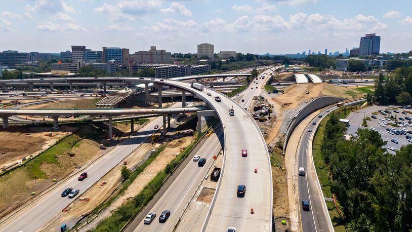 The Georgia Department of Transportation has decided to postpone major lane closures on I-285 until June as work continues on a new I-285 interchange at Ga. 400. (File photo by Hyosub Shin / Hyosub.Shin@ajc.com)