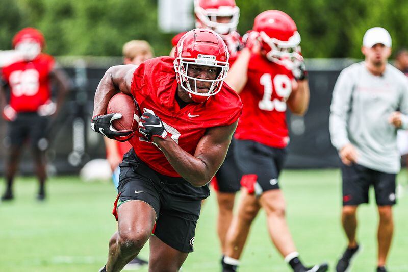 Georgia tight end Darnell Washington (0) turns to run up field after hauling in a pass during the Bulldogs’ practice session Friday, Aug. 6, 2021, in Athens. (Tony Walsh/UGA Athletics)