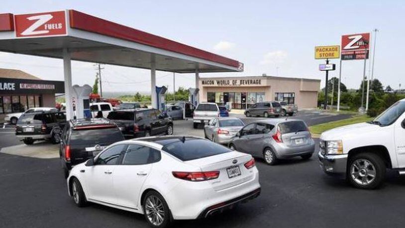 A Macon gas station offered a 99-cent special for customers who paid cash. (Credit: The Telegraph)