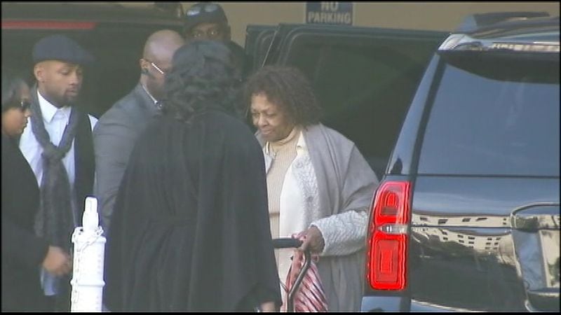 Cissy Houston arrives at the hospital. Photo: Channel 2
