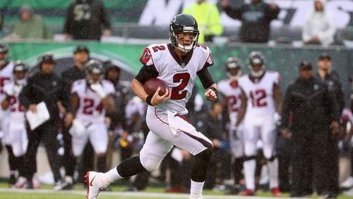EAST RUTHERFORD, NJ - OCTOBER 29:  Quarterback Matt Ryan #2 of the Atlanta Falcons runs the ball against the New York Jets during the first half of the game at MetLife Stadium on October 29, 2017 in East Rutherford, New Jersey.  (Photo by Al Bello/Getty Images)