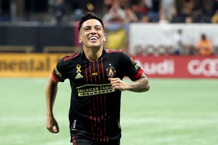 Atlanta United midfielder Ezequiel Barco (8) reacts after scoring a goal off of a free kick during the first half against D.C. United at Mercedes-Benz Stadium Saturday, September 18, 2021. Atlanta United won 3-2.  JASON GETZ FOR THE ATLANTA JOURNAL-CONSTITUTION