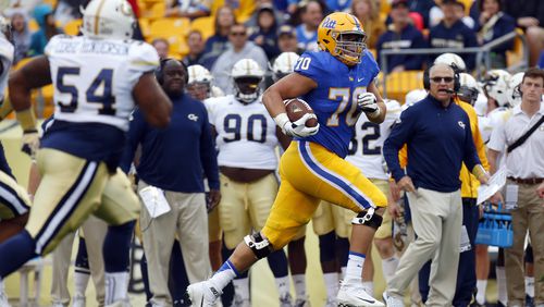 Brian O’Neill of the Pittsburgh Panthers rushes for a 24-yard touchdown in the first half during the game against the Georgia Tech Yellow Jackets on October 8, 2016 at Heinz Field in Pittsburgh, Pennsylvania. (Photo by Justin K. Aller/Getty Images)