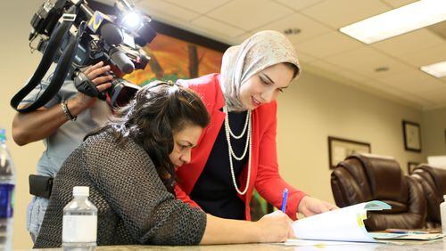 March 8, Fulton County.  Elizabeth Hernandez-Carrillo signs paperwork with her lawyer. Carrillo was released after spending a month at a south Georgia detention center. Miguel Martinez/Mundo Hispanico
