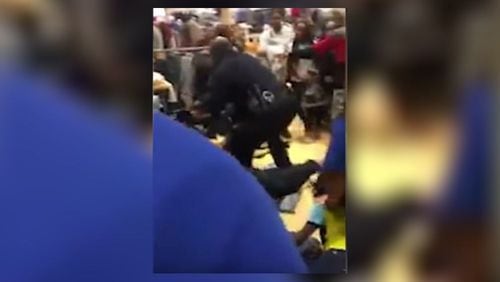 Hoover police break up a fight between two girls at an Alabama mall Thursday night.