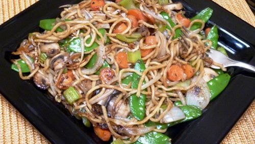 You can stir up a colorful noodle-veggie meal in a flash with this colorful, Lo Mein dish. (Linda Gassenheimer/TNS)