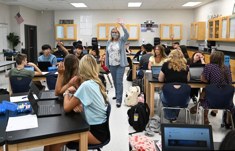August 2, 2022 Buford - Rhonda Zambo gets to know her new students during Biology class on the first day of school at Seckinger High School in Buford on Wednesday, August 3, 2022. (Hyosub Shin / Hyosub.Shin@ajc.com)