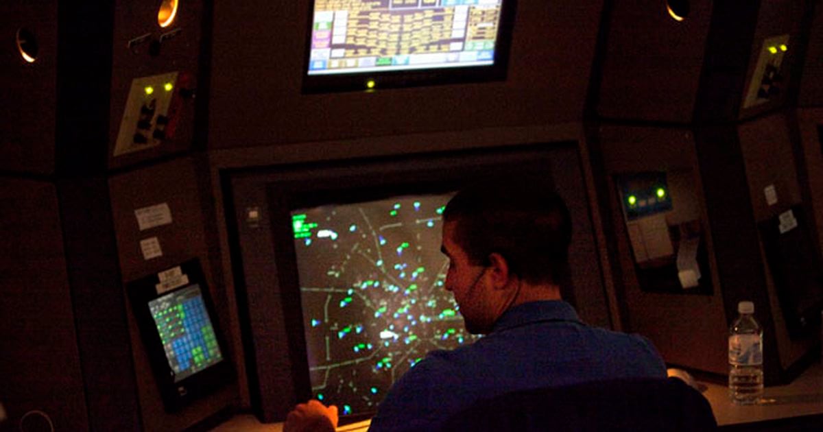 1200px x 630px - Atlanta air traffic controllers lauded for emergency landing