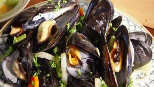 Moules a loa Normande (Mussels in Cream Sauce). (Linda Gassenheimer/TNS)