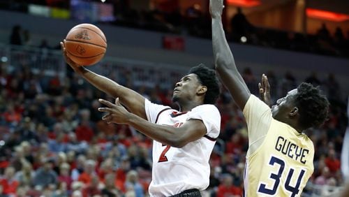 LOUISVILLE, KY - FEBRUARY 08:  Darius Perry #2 of the Louisville Cardinals shoots the ball against the Georgia Tech Yellow Jackets during the game at KFC YUM! Center on February 8, 2018 in Louisville, Kentucky.  (Photo by Andy Lyons/Getty Images)
