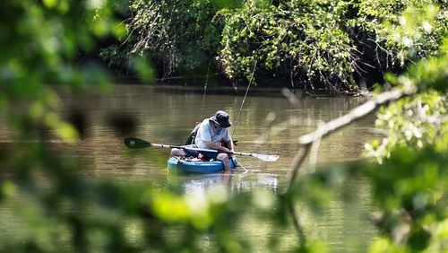 A kayaker floats along The Chattahoochee River in Roswell. Sunday's forecast looks perfect for outdoor activities in metro Atlanta. (Natrice Miller/natrice.miller@ajc.com)