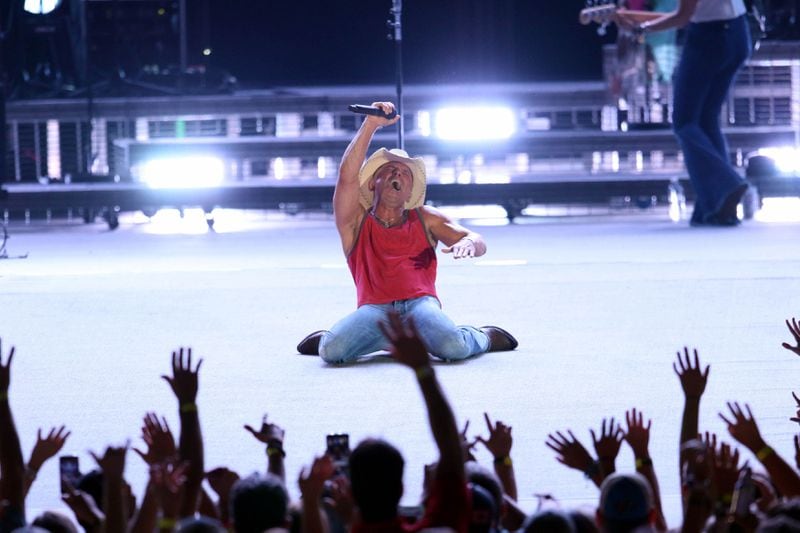  Kenny Chesney has a moment during "Reality." Photo: Robb Cohen Photography & Video /RobbsPhotos.com