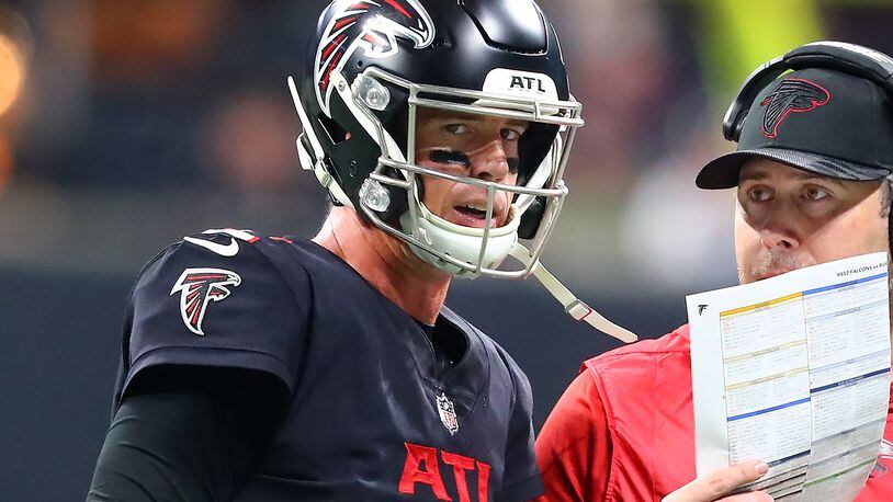 120521 Atlanta: Falcons head coach Arthur Smith and Matt Ryan confer during a time out against the Buccaneers in a NFL football game on Sunday, Dec 5, 2021, in Atlanta.   “Curtis Compton / Curtis.Compton@ajc.com”`