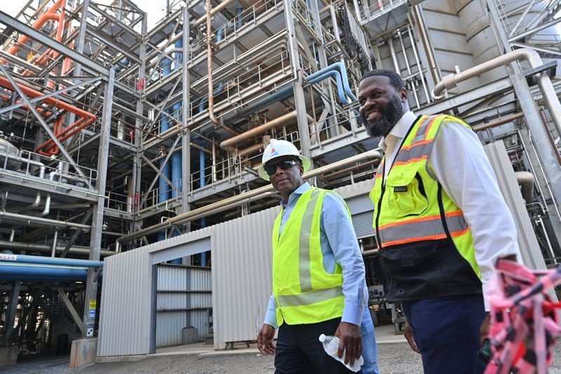June 8, 2022 Smyrna - Chris Womack Chairman (left), Georgia Power's president and CEO, accompanied by Kevin Lofton, operations team leader, tour Plant McDonough-Atkinson, on Wednesday, June 8, 2022. Georgia Power is at plant McDonough. (Hyosub Shin / Hyosub.Shin@ajc.com)