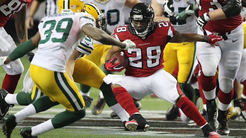 October 30, 2016 ATLANTA: Falcons running back Terron Ward picks up a first down against the Packers during the second half in an NFL football game on Sunday, Oct. 30, 2016, in Atlanta. Curtis Compton /ccompton@ajc.com