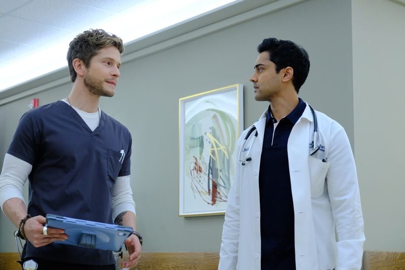  THE RESIDENT: L-R: Matt Czuchry and Manish Dayal in the "Comrades in Arms" episode of THE RESIDENT airing Monday, Jan. 29 (9:00-10:00 PM ET/PT) on FOX. ©2017 Fox Broadcasting Co. Cr: Guy D'Alema/FOX
